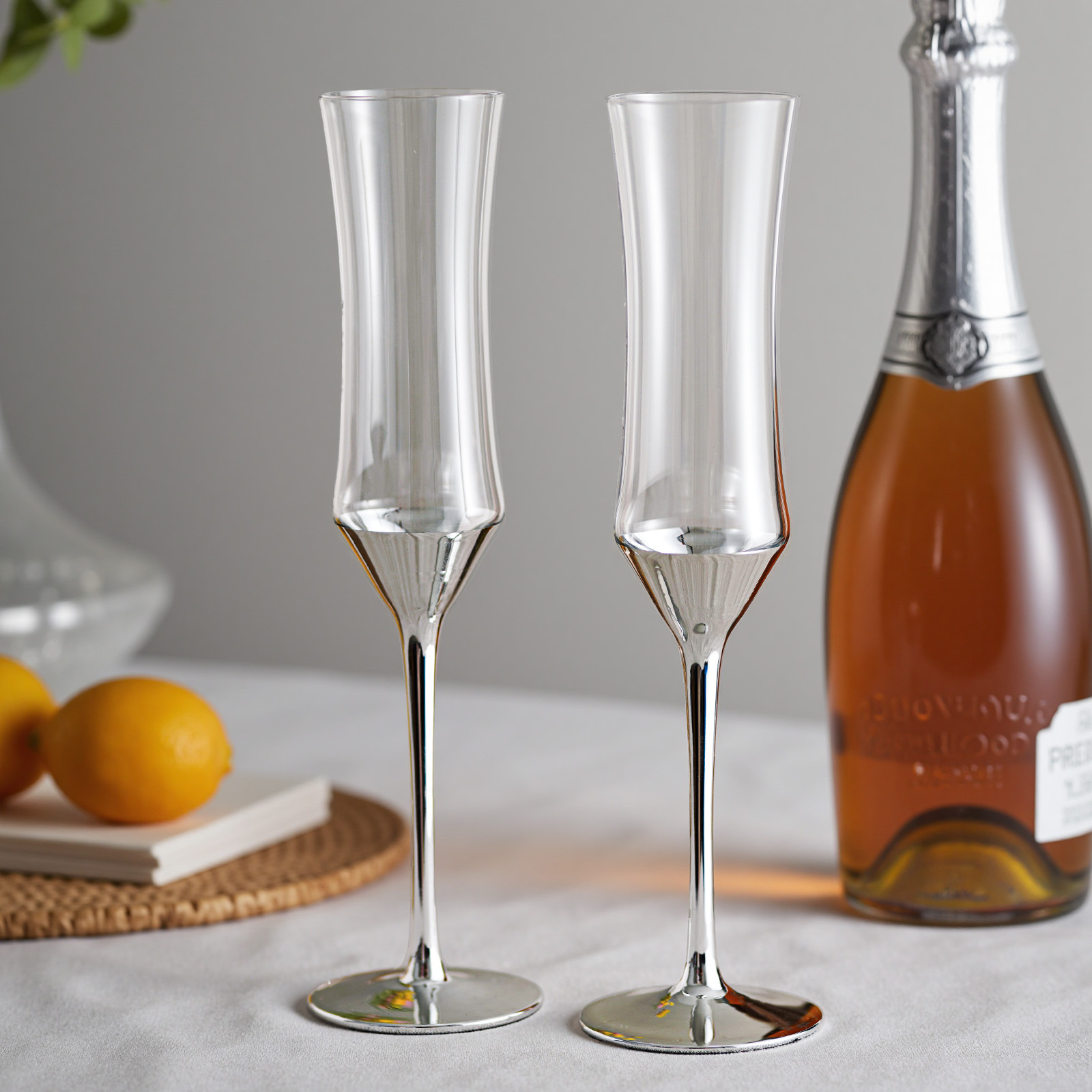 Wine Beer Foot - Lekki luksusowy kieliszek do szampana wysoki
