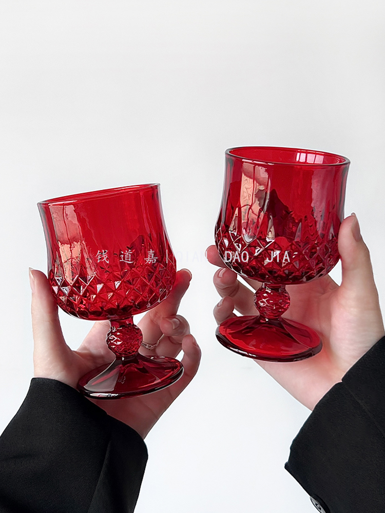 Vintage red ins style embossed – Wine Beer Foot recenzja i cena